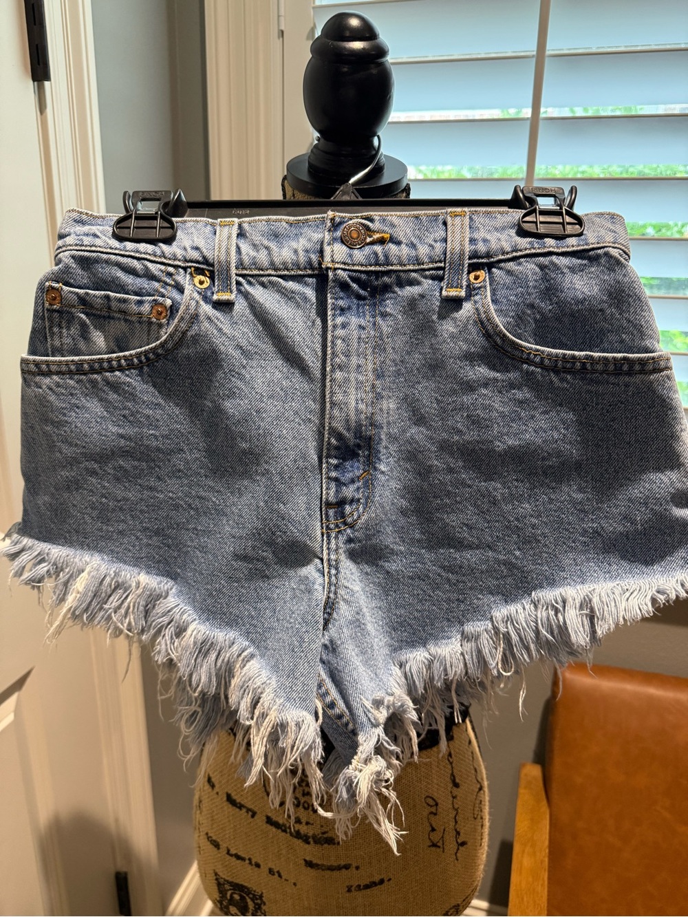 Levi's 551 Daisy Dukes Frayed Hem Denim Shorts - Picture 4 of 4
